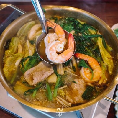 โรงนา อีสานบาร์&เรสเตอรองต์ ร้านอาหารอีสานรสแซ่บ ย่านวัชรพล