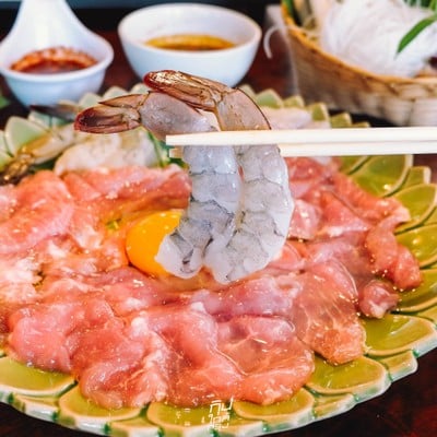 โรงนา อีสานบาร์&เรสเตอรองต์ ร้านอาหารอีสานรสแซ่บ ย่านวัชรพล