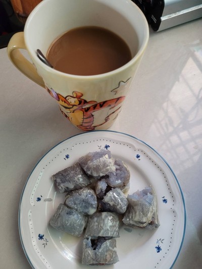 ข้าวหลามอัญชัญเผือก