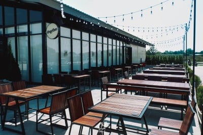 โรงนา อีสานบาร์&เรสเตอรองต์ ร้านอาหารอีสานรสแซ่บ ย่านวัชรพล