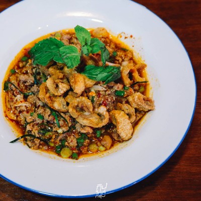 โรงนา อีสานบาร์&เรสเตอรองต์ ร้านอาหารอีสานรสแซ่บ ย่านวัชรพล