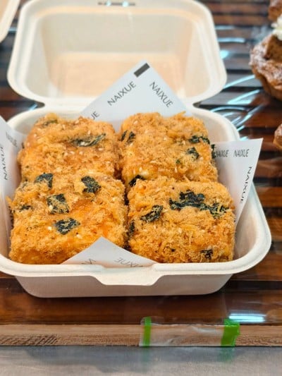 Seaweed Meat Floss Cake