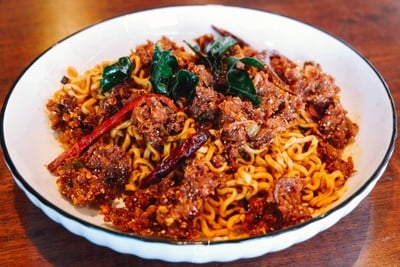 โรงนา อีสานบาร์&เรสเตอรองต์ ร้านอาหารอีสานรสแซ่บ ย่านวัชรพล