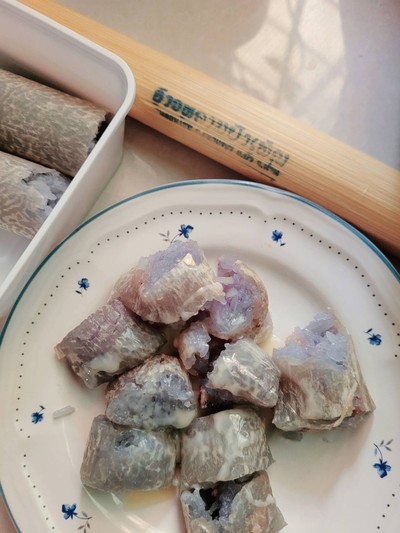 ข้าวหลามอัญชัญเผือก