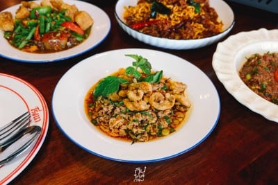 โรงนา อีสานบาร์&เรสเตอรองต์ ร้านอาหารอีสานรสแซ่บ ย่านวัชรพล