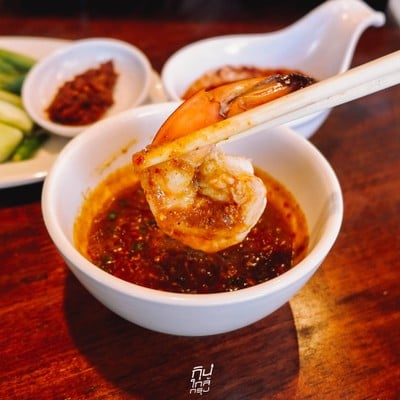 โรงนา อีสานบาร์&เรสเตอรองต์ ร้านอาหารอีสานรสแซ่บ ย่านวัชรพล