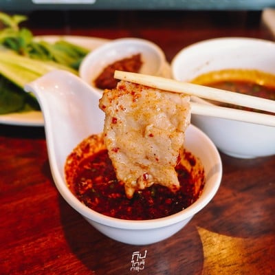 โรงนา อีสานบาร์&เรสเตอรองต์ ร้านอาหารอีสานรสแซ่บ ย่านวัชรพล