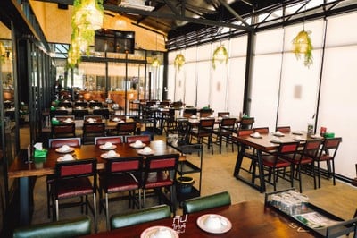 โรงนา อีสานบาร์&เรสเตอรองต์ ร้านอาหารอีสานรสแซ่บ ย่านวัชรพล