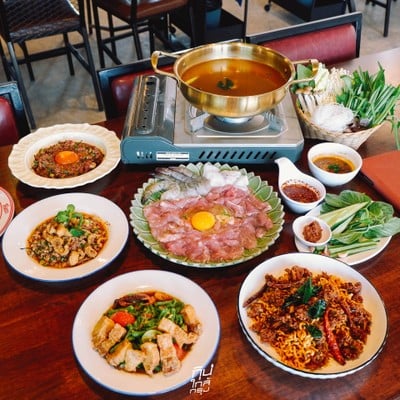 โรงนา อีสานบาร์&เรสเตอรองต์ ร้านอาหารอีสานรสแซ่บ ย่านวัชรพล