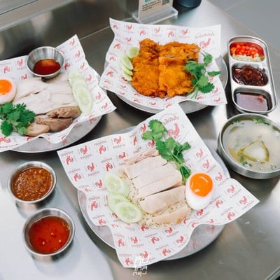 ข้าวมันไก่กับไข่ by เชฟจอม Master Chef x เฮียก้อ @บางนาตราด