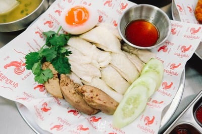 ข้าวมันไก่กับไข่ by เชฟจอม Master Chef x เฮียก้อ @บางนาตราด