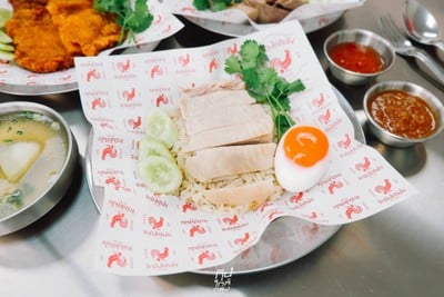 ข้าวมันไก่กับไข่ by เชฟจอม Master Chef x เฮียก้อ @บางนาตราด