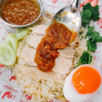 ข้าวมันไก่กับไข่ by เชฟจอม Master Chef x เฮียก้อ @บางนาตราด