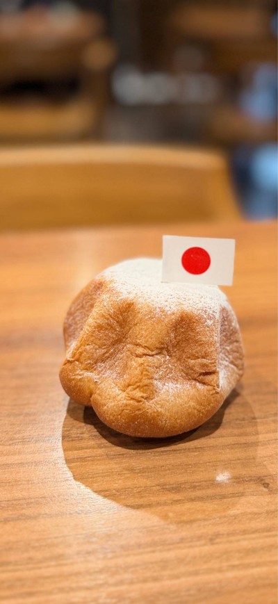 🍞 Fuji Ringo Bun. (Price 90 Baht.)