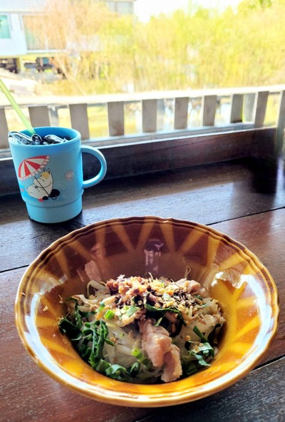 เส้นเล็กแห้งหมู