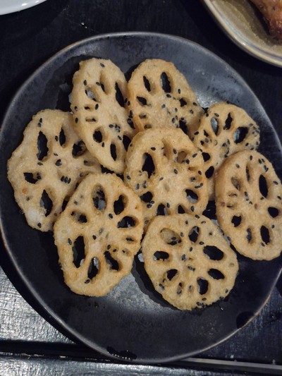 รากบัวชุปแป้งทอด