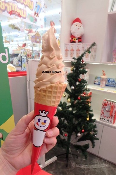 ไอศกรีมชานมเฮเซลนัท