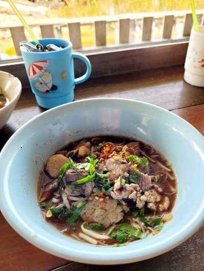 เส้นหมี่เนื้อน้ำตก