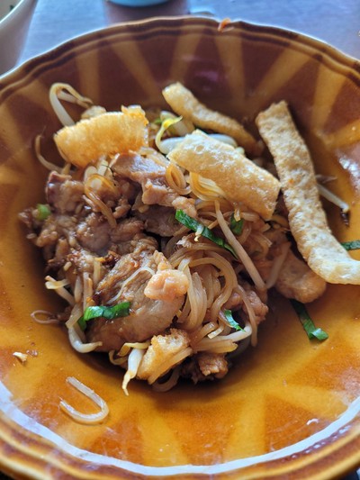 เส้นเล็กแห้งหมู