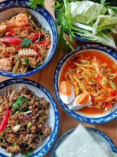 อาหาร หรือ เครื่องดื่ม