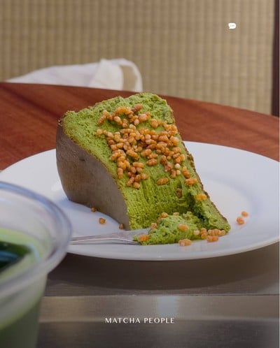 Matcha & Genmai Burnt Cheesecake