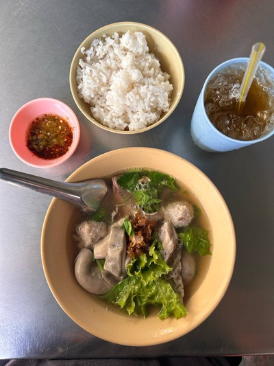 ต้มเลือดหมู ธรรมดา ทุกอย่าง