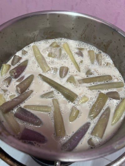 แกงกะทิสายบัวปลาทูนึ่ง แกงกะทิสายบัวปลาทูนึ่ง