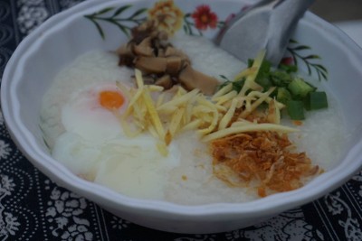 โจ๊กเห็ดหอมไข่ลวก