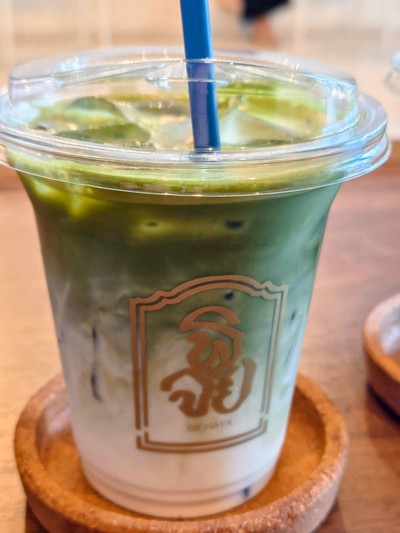 Iced matcha latté