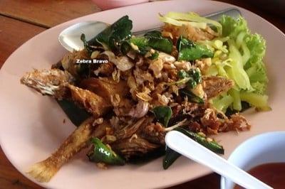 ปลาทรายทอดกระเทียม