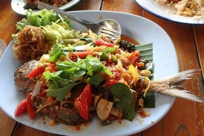 ปลาจาระเม็ดดำสามรส