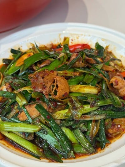 หมูผัดต้นหอม