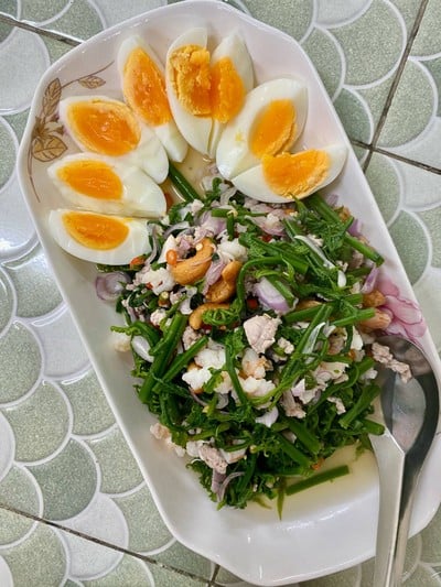 ยำผักกูด