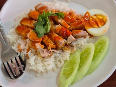 ข้าวหน้าหมูกรอบ