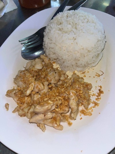 ข้าวไก่กระเทียม