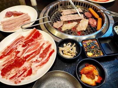 อาหาร หรือ เครื่องดื่ม