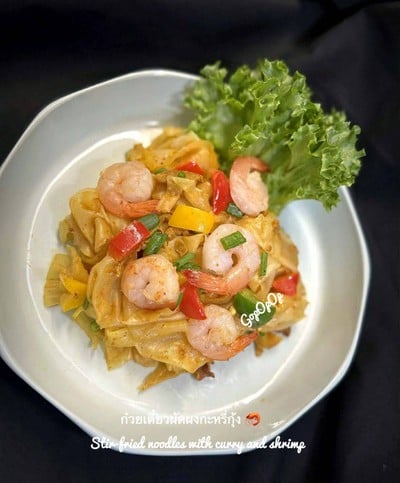 ก๋วยเตี๋ยวผัดผงกะหรี่กุ้ง 🦐