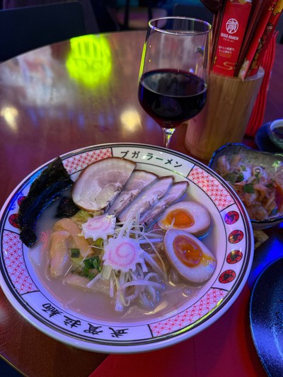 จืดเหมือนน้ำต้มใส่สีขุ่น