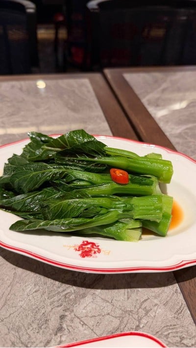 Boiled kale with oyster sauce