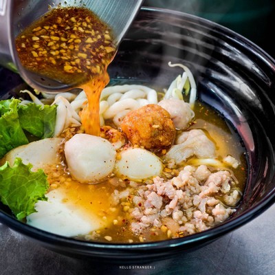 “ครบรส ก๋วยเตี๋ยวลูกชิ้นปลา” ร้านก๋วยเตี๋ยวรสเด็ดย่านอุดมสุข