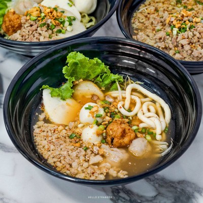 “ครบรส ก๋วยเตี๋ยวลูกชิ้นปลา” ร้านก๋วยเตี๋ยวรสเด็ดย่านอุดมสุข