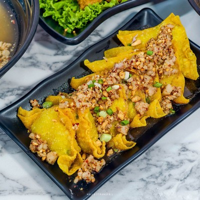 “ครบรส ก๋วยเตี๋ยวลูกชิ้นปลา” ร้านก๋วยเตี๋ยวรสเด็ดย่านอุดมสุข