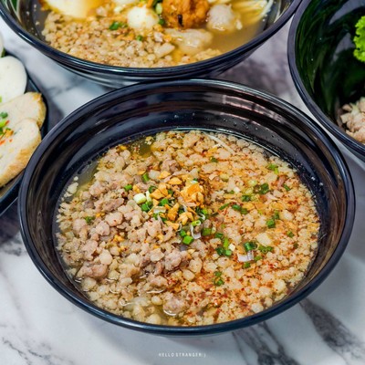 “ครบรส ก๋วยเตี๋ยวลูกชิ้นปลา” ร้านก๋วยเตี๋ยวรสเด็ดย่านอุดมสุข