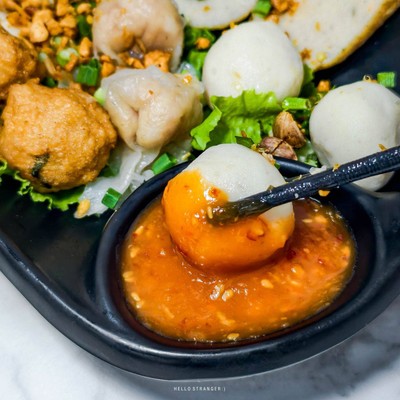 “ครบรส ก๋วยเตี๋ยวลูกชิ้นปลา” ร้านก๋วยเตี๋ยวรสเด็ดย่านอุดมสุข