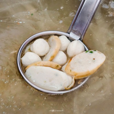 “ครบรส ก๋วยเตี๋ยวลูกชิ้นปลา” ร้านก๋วยเตี๋ยวรสเด็ดย่านอุดมสุข