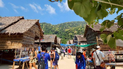 เยี่ยมชมหมู่บ้านมอแกน 1 เดย์ทริป เกาะสุรินทร์ Surin Island