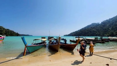 เยี่ยมชมหมู่บ้านมอแกน 1 เดย์ทริป เกาะสุรินทร์ Surin Island