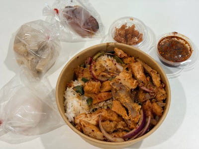 ข้าวหมูทอด ไก่ทอด ยำแซ่บ