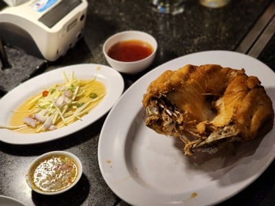 ปลากะพงทอดน้ำปลา