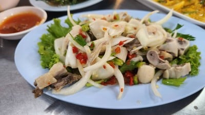 ยำไส้ตัน